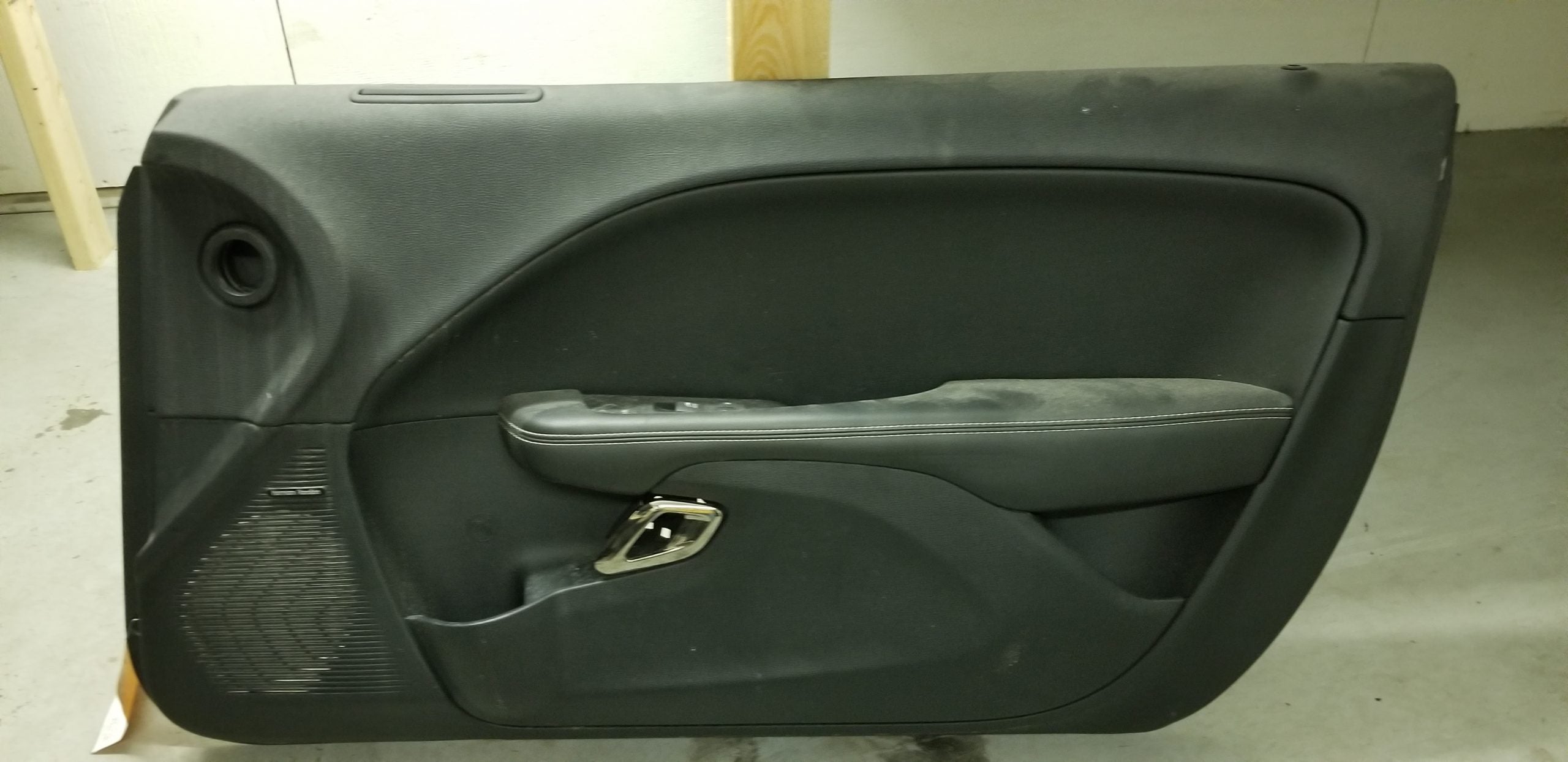 2015 Challenger Hellcat rh door panel