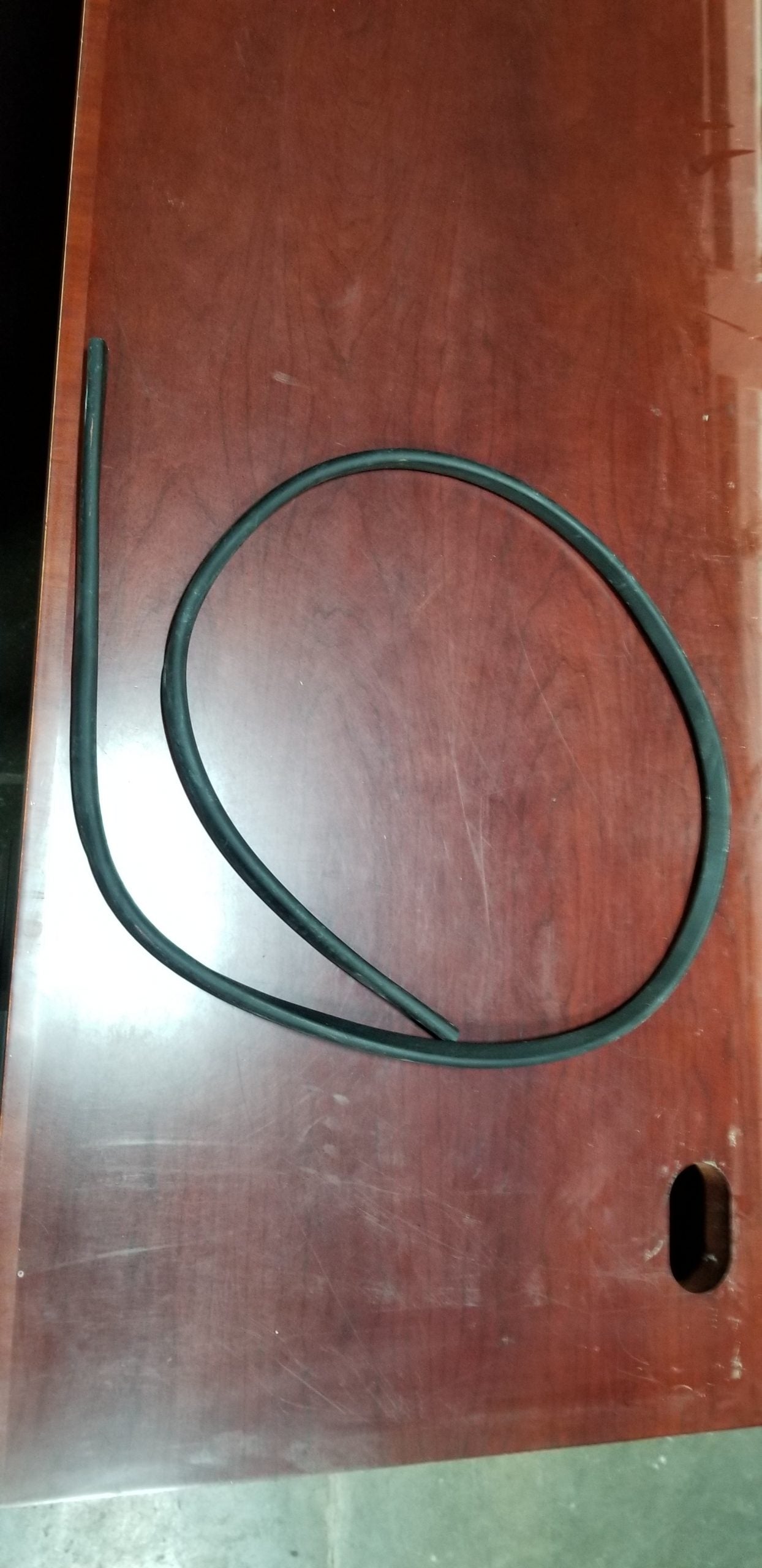 Gen 2 coupe, tail panel weatherstrip