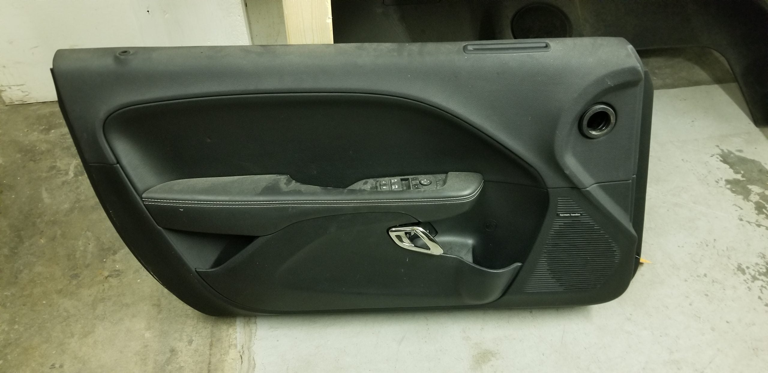 2015 Challenger Hellcat  lh door panel