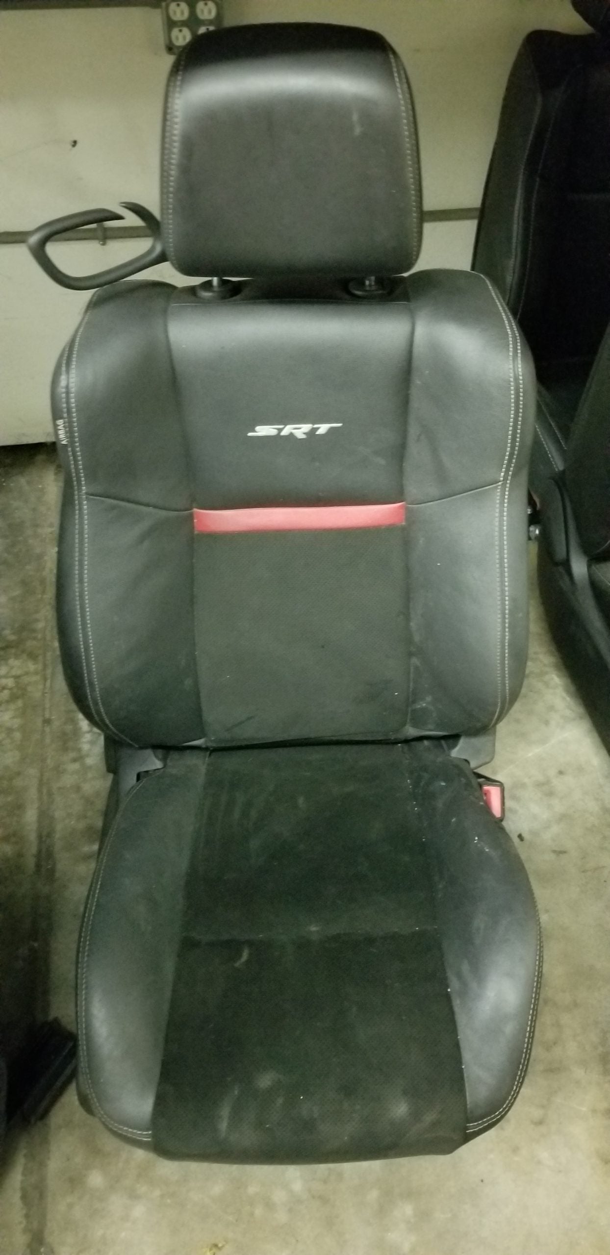 2013 SRT Challenger Rh seat