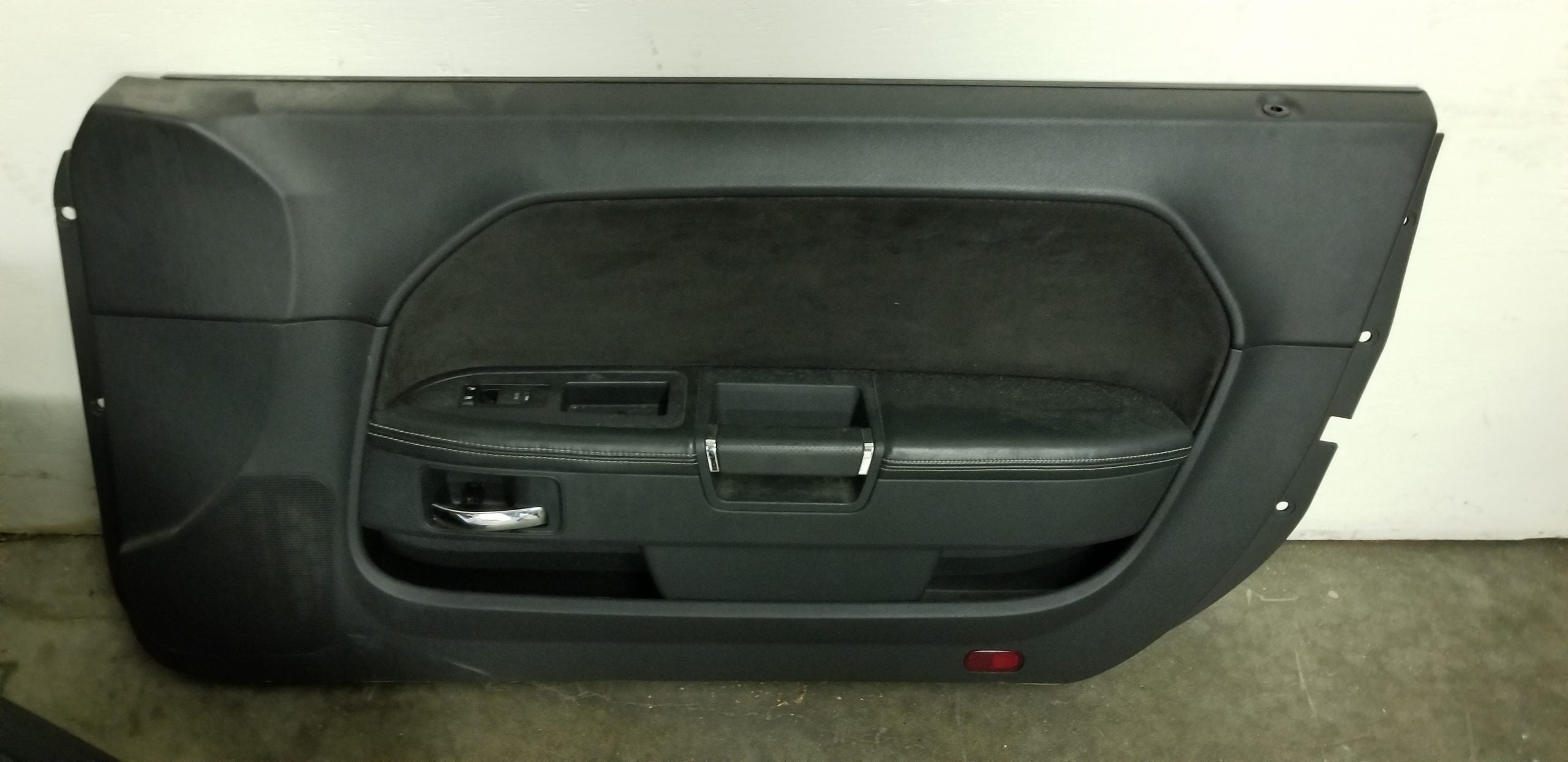 2013 SRT Challenger Rh door panel