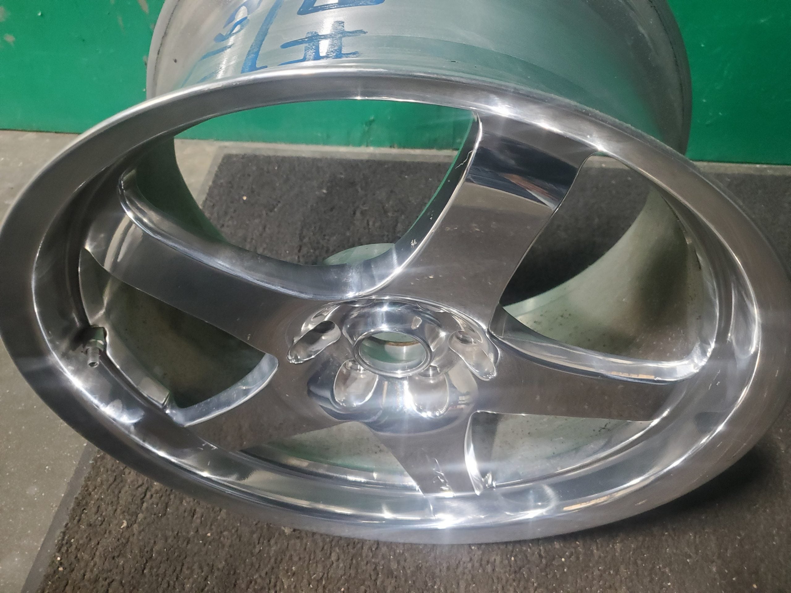 Gen.3 polished front sidewinder 1