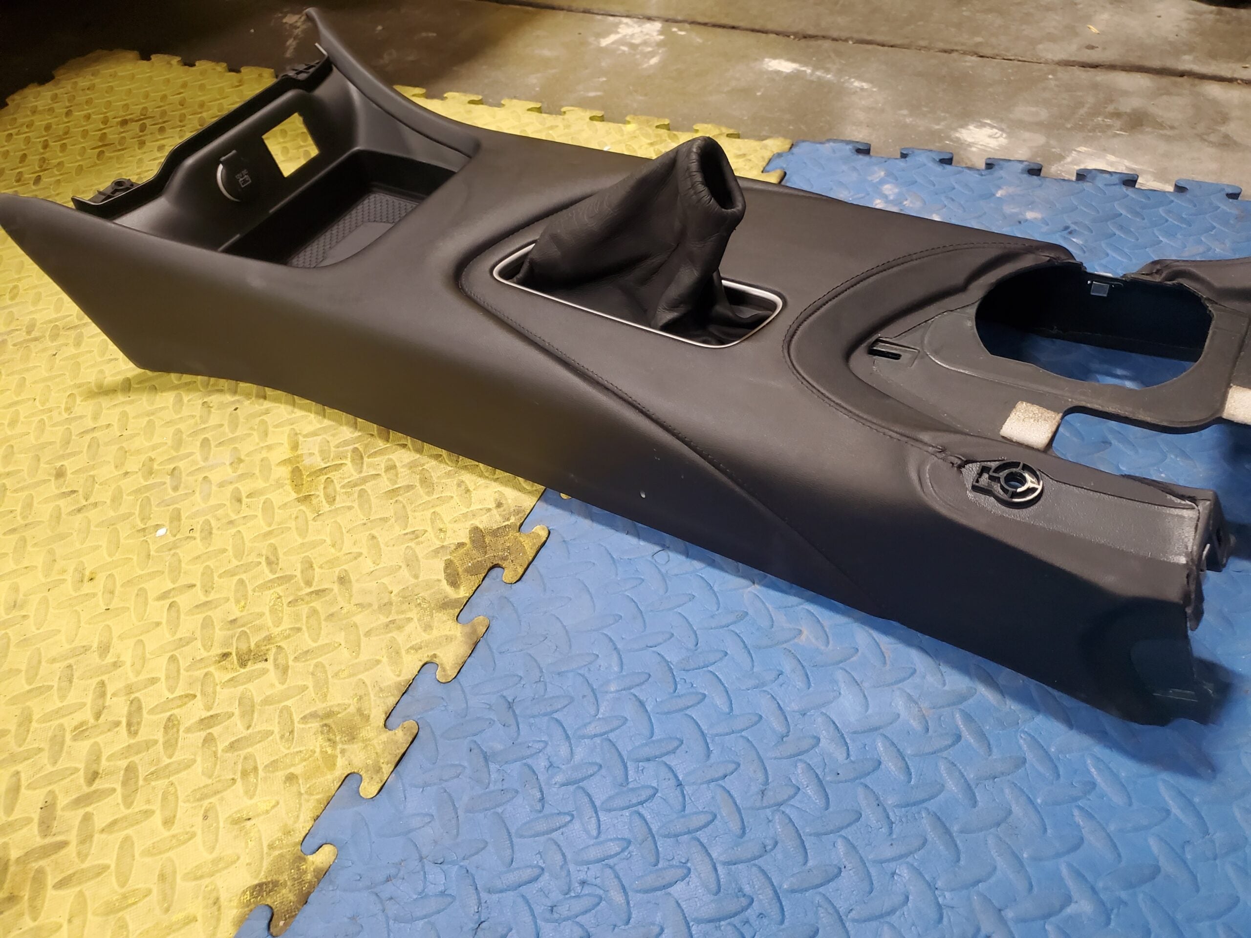Gen.5 Center Floor Console