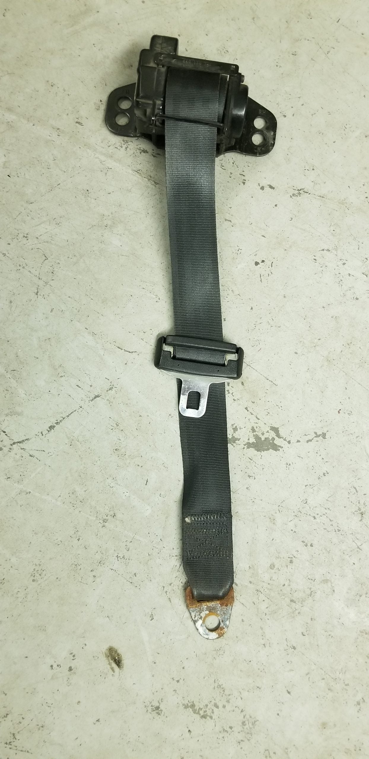 Gen 2 lh black seat belt with retractor